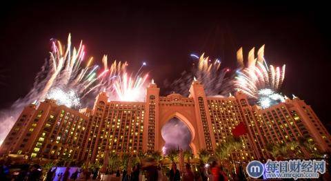棕榈岛亚特兰蒂斯度假酒店为史上最盛大焰火表演打头阵，助力迪拜成功打破世界纪录！