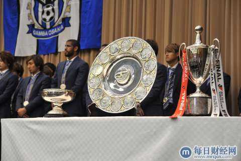 松下赞助的大阪钢巴足球俱乐部加冕日本三冠王！