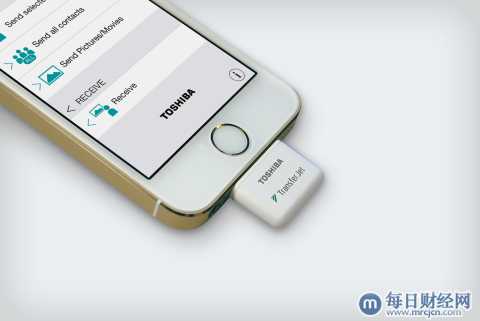 东芝推出业界首款iPhone、iPad、iPod专用TransferJetTM适配器