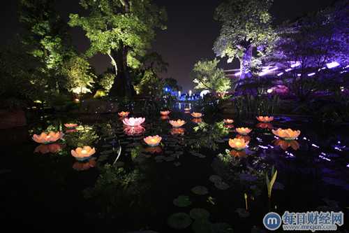 星河湾点亮广州：9月19日，星河湾环球灯光艺术节炫丽开幕