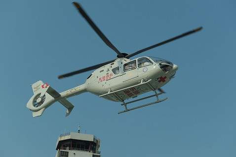 10分钟，深圳直升机完成严重拥堵高速公路紧急救援