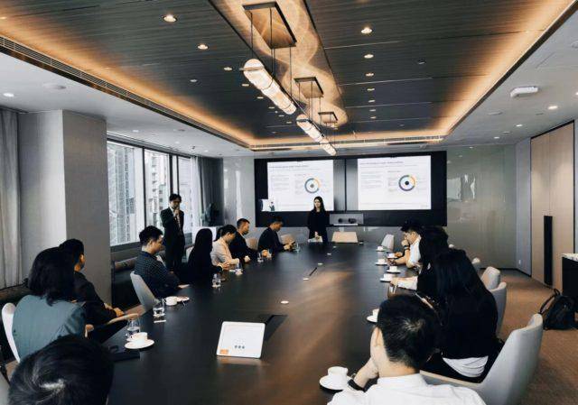香港摩根资产管理的专家现场介绍资产配置服务