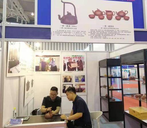 陶刻名家汪成友“一带一路”系列茶器助力南京第十五届软博会中外文化交流